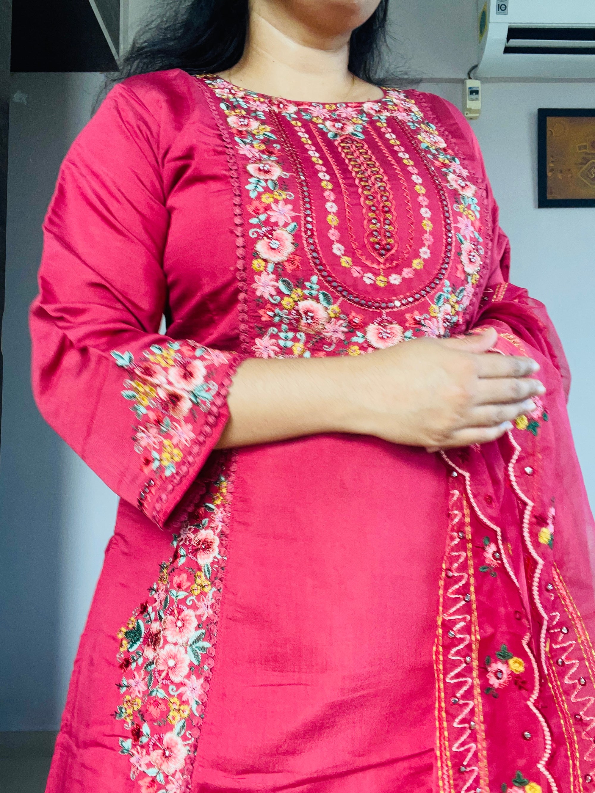 कढ़ाईदार रेशम सूट सेट - रेशम, विस्कोस और मलमल मिश्रण