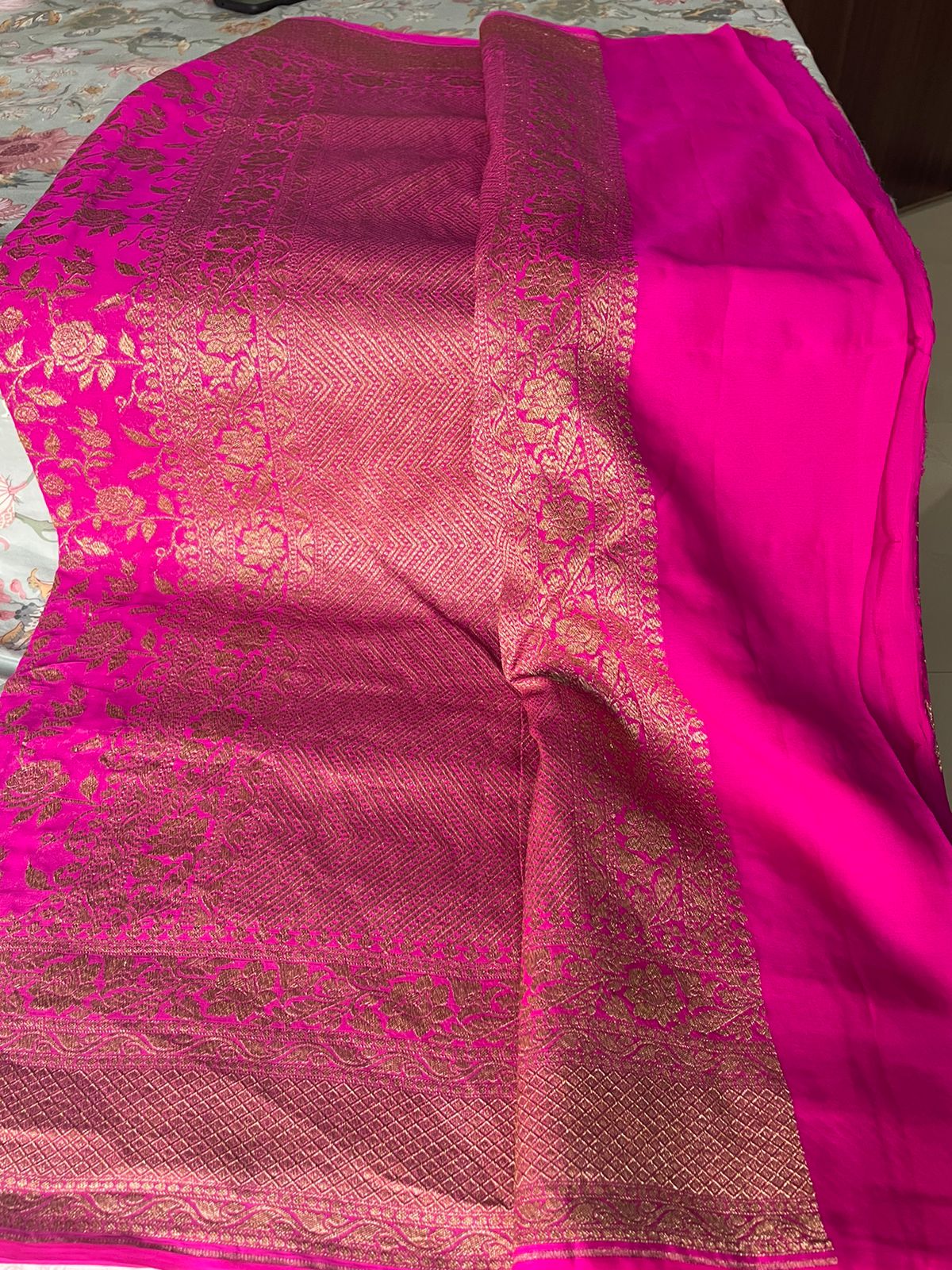 Elegant Pure Georgette Khaddi Saree with Gold Zari Work