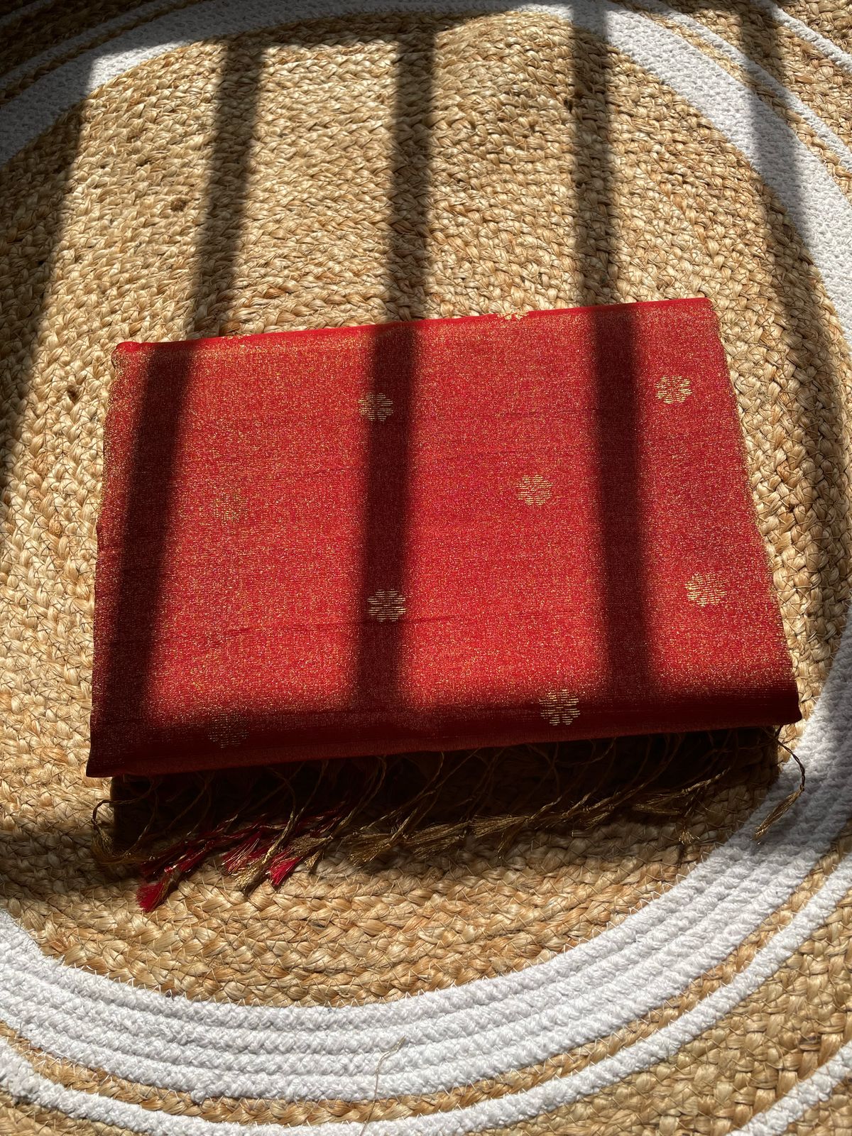 Exquisite Ivory Maheshwari Tissue Silk Saree – Traditional Handwoven Elegance