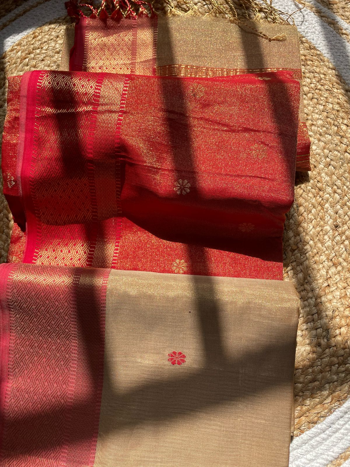 Exquisite Ivory Maheshwari Tissue Silk Saree – Traditional Handwoven Elegance