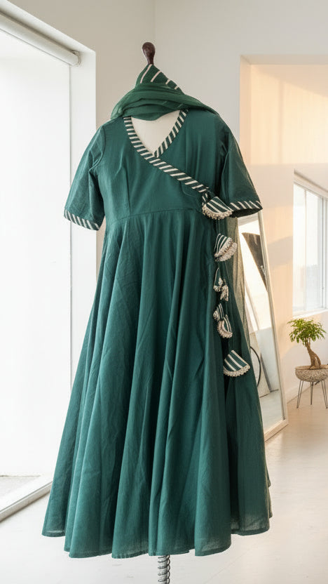 Bottle Green Chanderi Silk Embroidered Kurta Set with Organza Dupatta